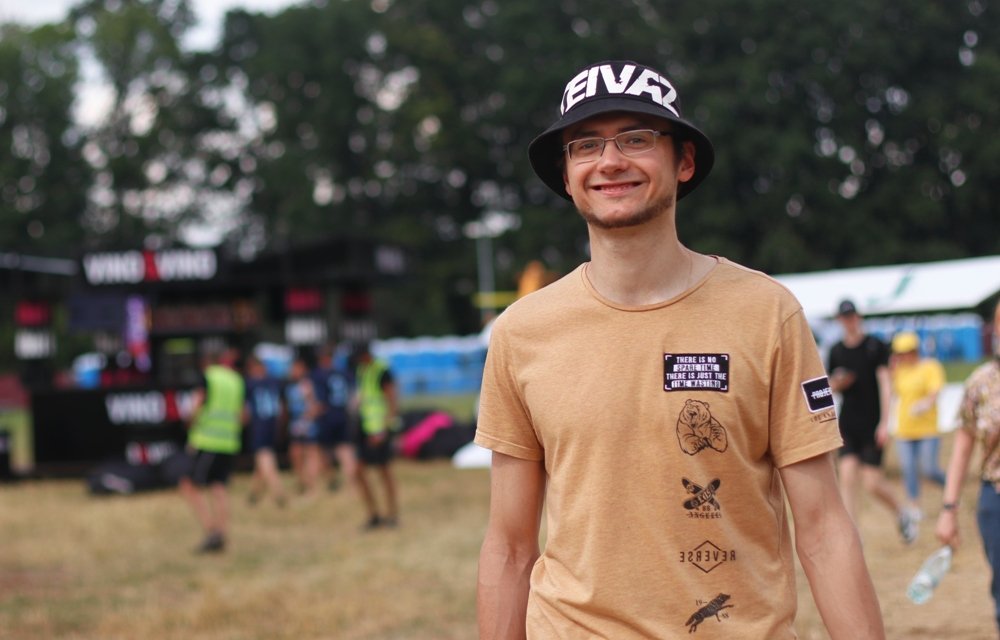 Фестивальщики Atlas Weekend 2021 в лицах: ищи себя на фото 19