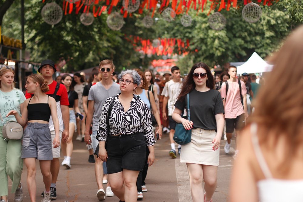 Фестивальщики Atlas Weekend 2021 в лицах: ищи себя на фото 20