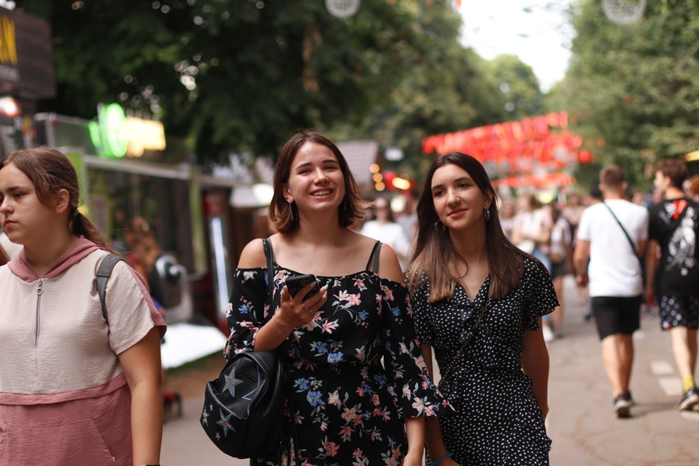 Фестивальщики Atlas Weekend 2021 в лицах: ищи себя на фото 25