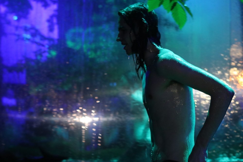 Ночная атмосфера  Atlas Weekend 2021 и фестивальщики в лицах: ищи себя на фото 24