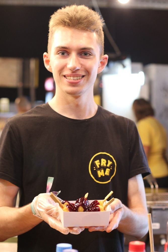 Ночная атмосфера  Atlas Weekend 2021 и фестивальщики в лицах: ищи себя на фото 26