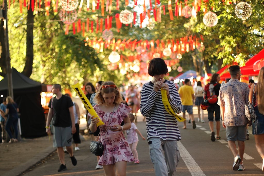 Atlas Weekend 2021 и фестивальщики в лицах. День 3: ищи себя на фото 3