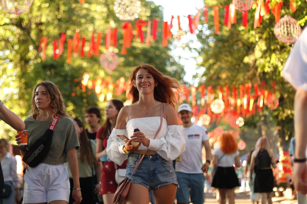 Atlas Weekend 2021 и фестивальщики в лицах. День 3: ищи себя на фото 6