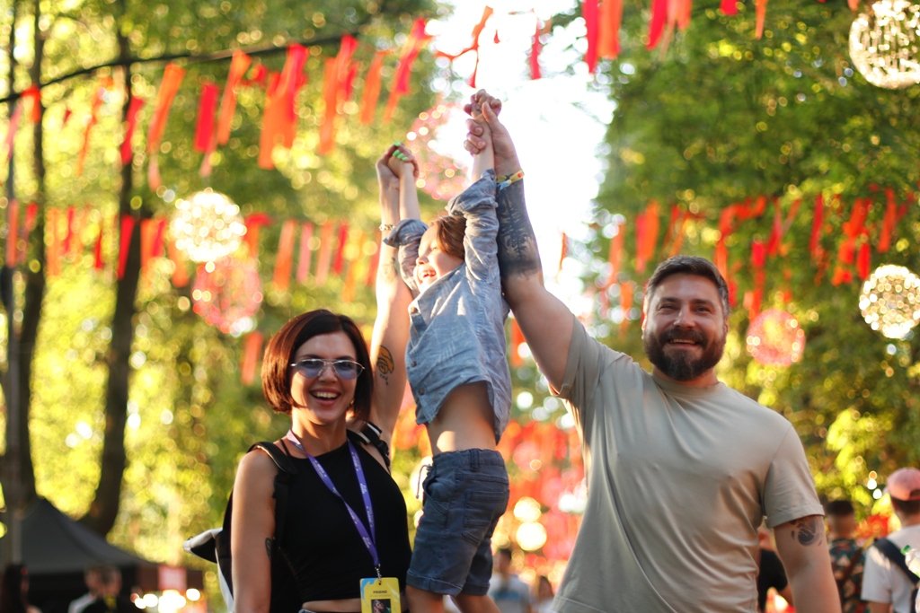 Atlas Weekend 2021 и фестивальщики в лицах. День 3: ищи себя на фото 12