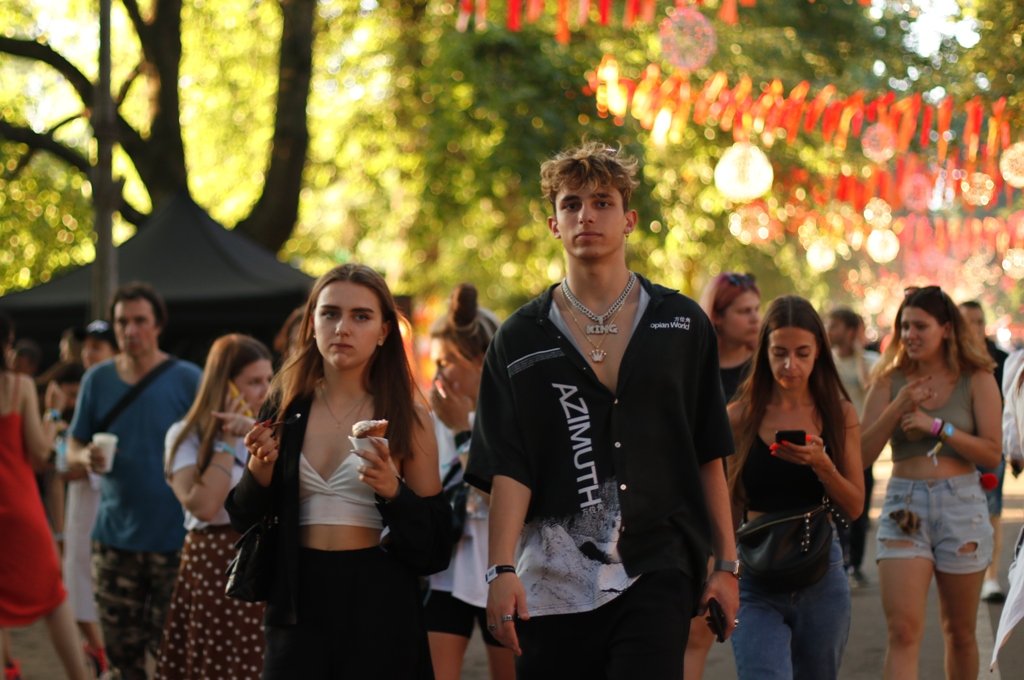 Atlas Weekend 2021 и фестивальщики в лицах. День 3: ищи себя на фото 17