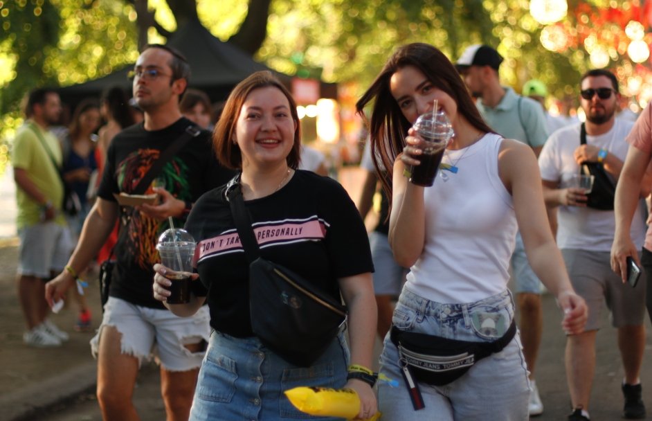 Atlas Weekend 2021 и фестивальщики в лицах. День 3: ищи себя на фото 18