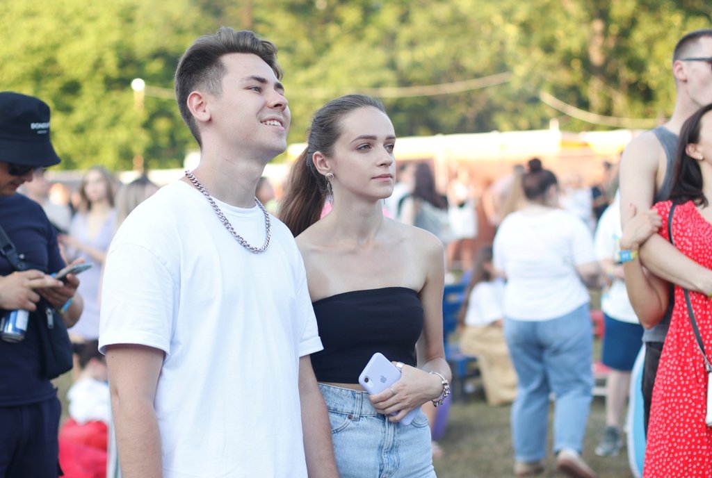 NO MELADZE - NO PARTY и фестивальщики Atlas Weekend 2021 в лицах. День 4: ищи себя на фото 4