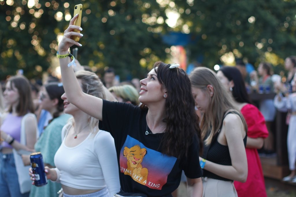 NO MELADZE - NO PARTY и фестивальщики Atlas Weekend 2021 в лицах. День 4: ищи себя на фото 5