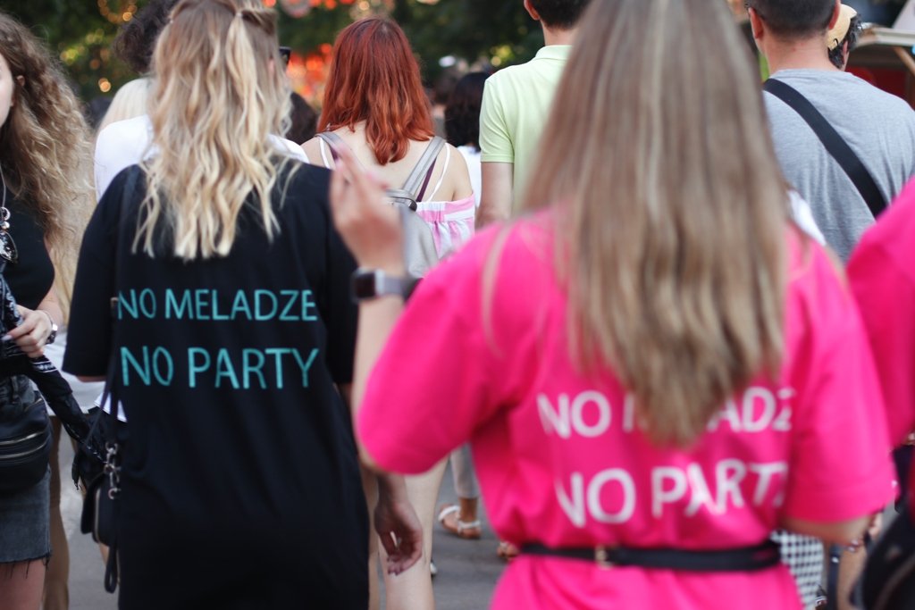 NO MELADZE - NO PARTY и фестивальщики Atlas Weekend 2021 в лицах. День 4: ищи себя на фото 6