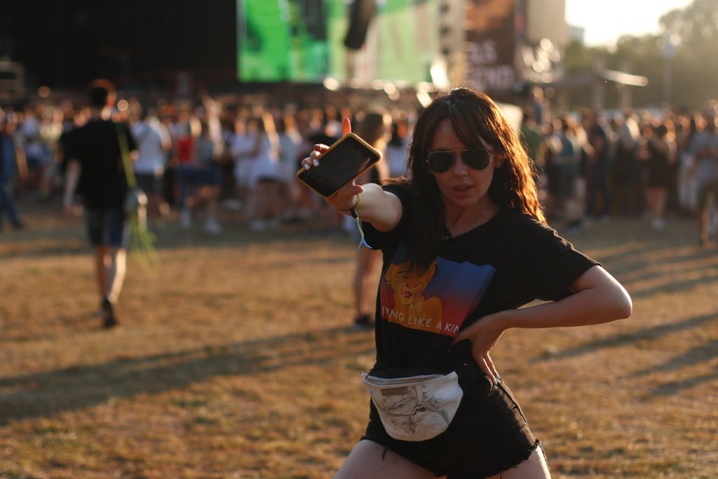 NO MELADZE - NO PARTY и фестивальщики Atlas Weekend 2021 в лицах. День 4: ищи себя на фото 9