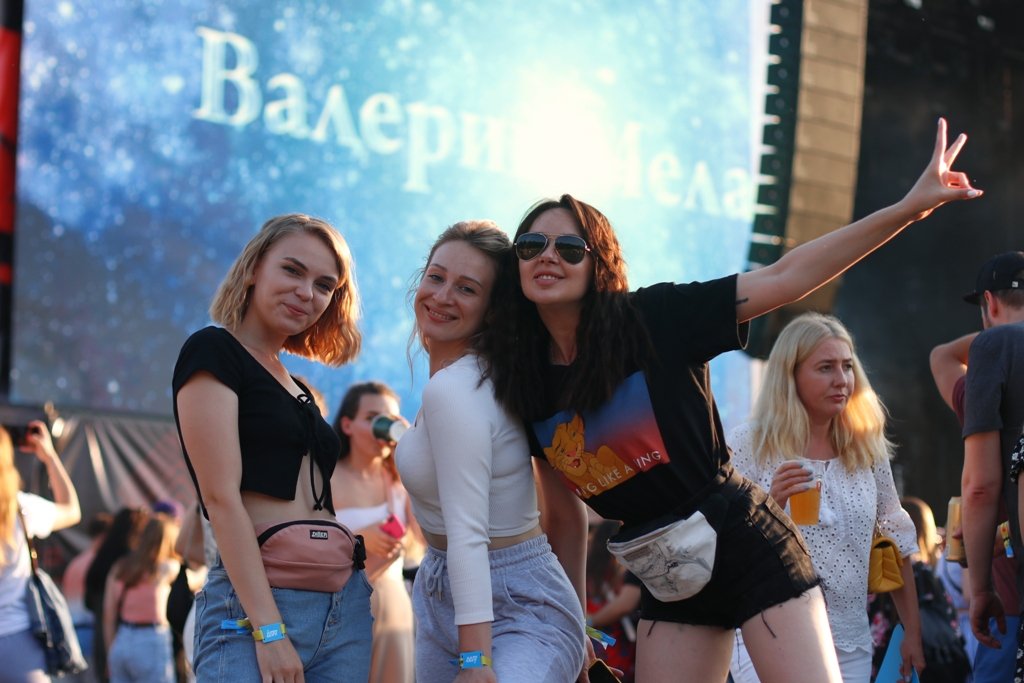 NO MELADZE - NO PARTY и фестивальщики Atlas Weekend 2021 в лицах. День 4: ищи себя на фото 11