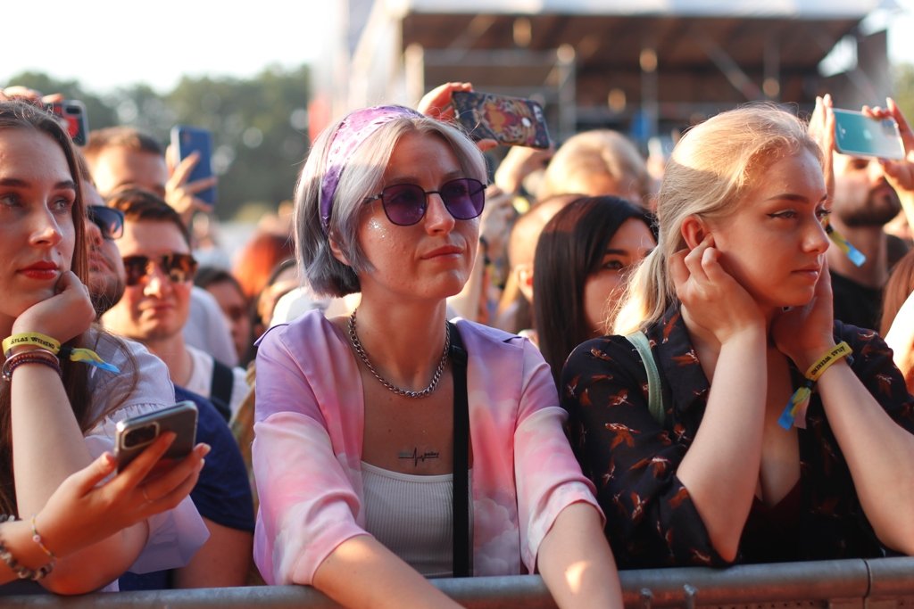 NO MELADZE - NO PARTY и фестивальщики Atlas Weekend 2021 в лицах. День 4: ищи себя на фото 15