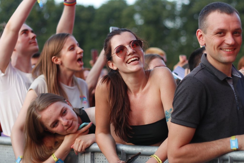 NO MELADZE - NO PARTY и фестивальщики Atlas Weekend 2021 в лицах. День 4: ищи себя на фото 17