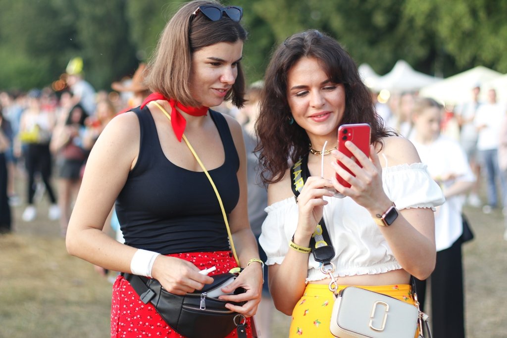 NO MELADZE - NO PARTY и фестивальщики Atlas Weekend 2021 в лицах. День 4: ищи себя на фото 20