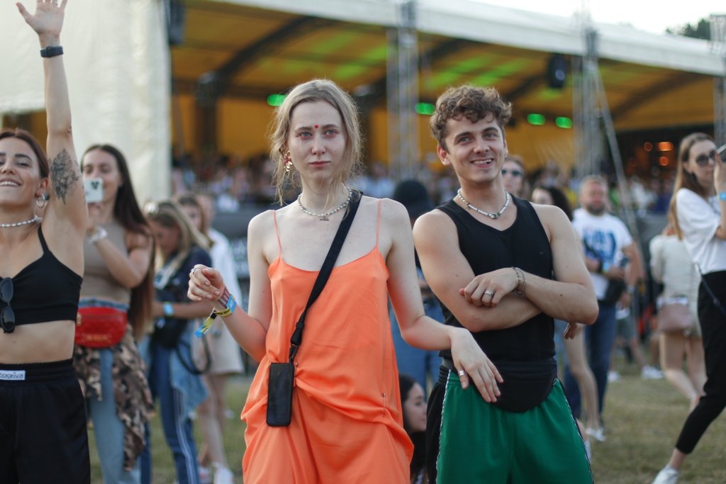 NO MELADZE - NO PARTY и фестивальщики Atlas Weekend 2021 в лицах. День 4: ищи себя на фото 24