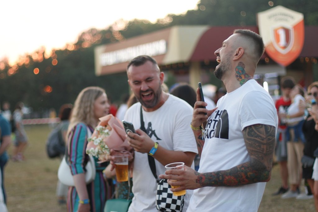 NO MELADZE - NO PARTY и фестивальщики Atlas Weekend 2021 в лицах. День 4: ищи себя на фото 26