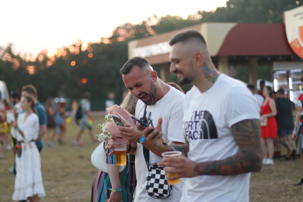 NO MELADZE - NO PARTY и фестивальщики Atlas Weekend 2021 в лицах. День 4: ищи себя на фото 27