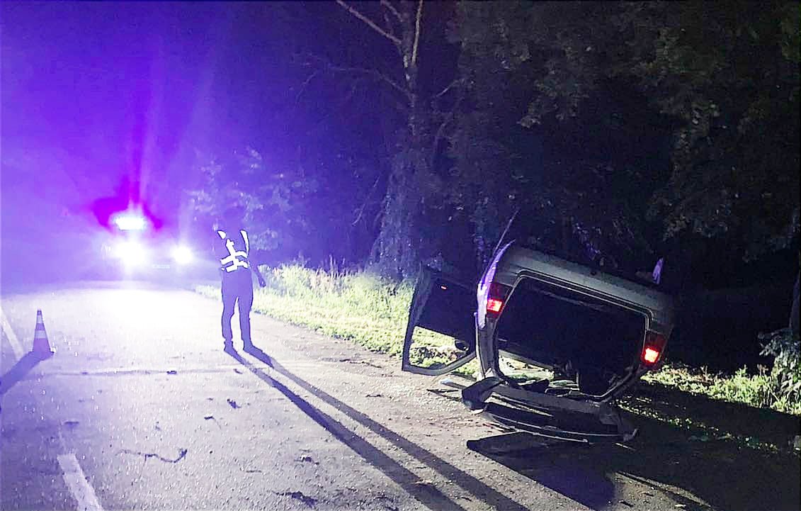Смертельное ДТП с 16 пассажирами в салоне: под Киевом перевернулся Vоlkswagen с детьми 4