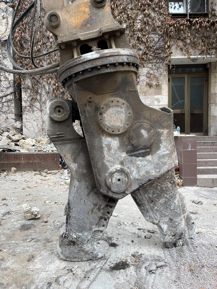 В Киеве начали сносить здание "Квіти України": что сейчас происходит на Сечевых Стрельцов 2