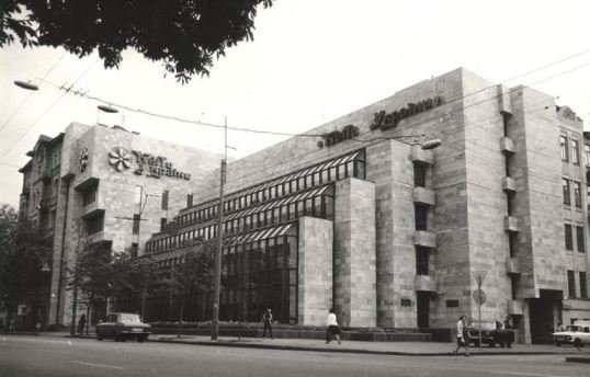 В Киеве начали сносить здание "Квіти України": что сейчас происходит на Сечевых Стрельцов 9