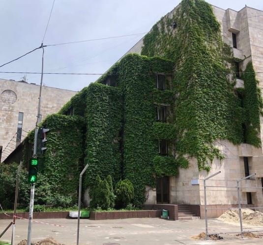 В Киеве начали сносить здание "Квіти України": что сейчас происходит на Сечевых Стрельцов 10