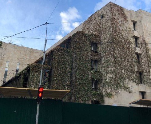 В Киеве начали сносить здание "Квіти України": что сейчас происходит на Сечевых Стрельцов 11