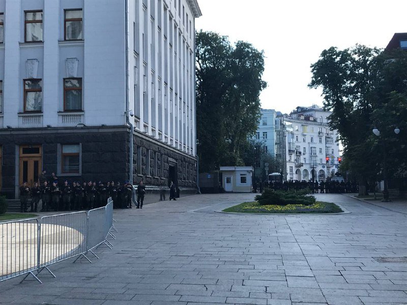 Стычки на Банковой в Киеве во время акции ЛГБТ: что сейчас происходит возле офиса Президента 1