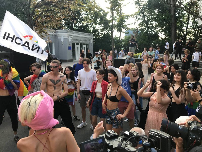 Стычки на Банковой в Киеве во время акции ЛГБТ: что сейчас происходит возле офиса Президента 2