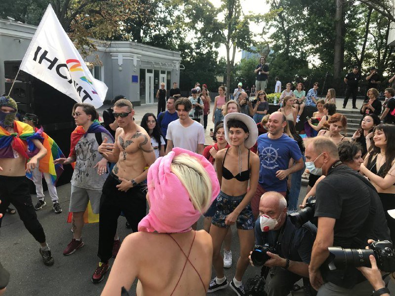 Стычки на Банковой в Киеве во время акции ЛГБТ: что сейчас происходит возле офиса Президента 3