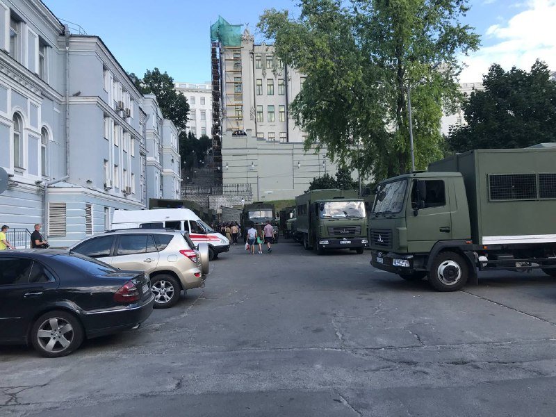 Стычки на Банковой в Киеве во время акции ЛГБТ: что сейчас происходит возле офиса Президента 6