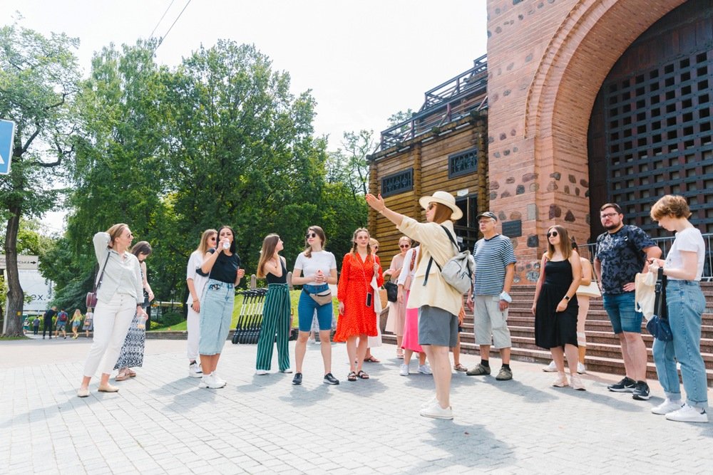 Зачем туристы трут памятники: как проходят безопасные экскурсии в Киеве во время пандемии 1