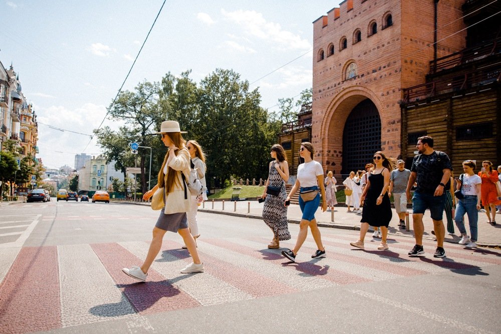 Зачем туристы трут памятники: как проходят безопасные экскурсии в Киеве во время пандемии 2
