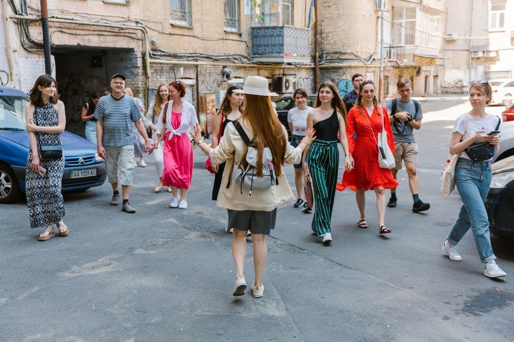 Зачем туристы трут памятники: как проходят безопасные экскурсии в Киеве во время пандемии 3