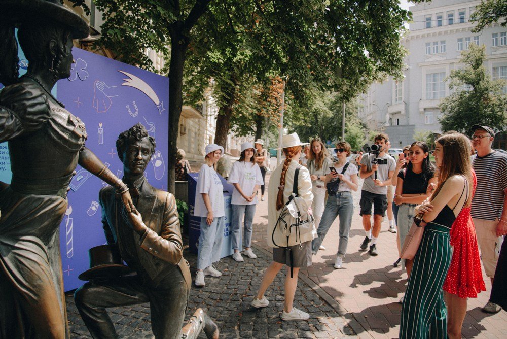 Зачем туристы трут памятники: как проходят безопасные экскурсии в Киеве во время пандемии 4