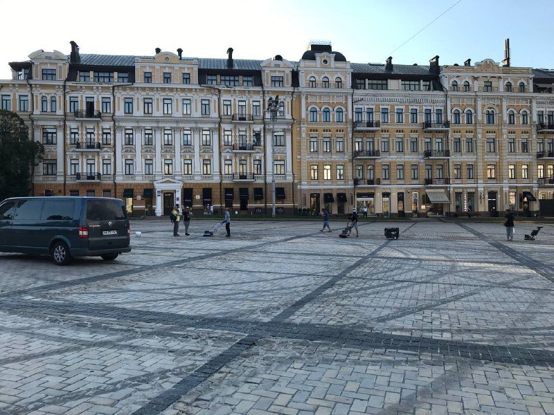 Скандальный дрифт от Red Bull на Софийской площади: во сколько оценивают ущерб городу 1