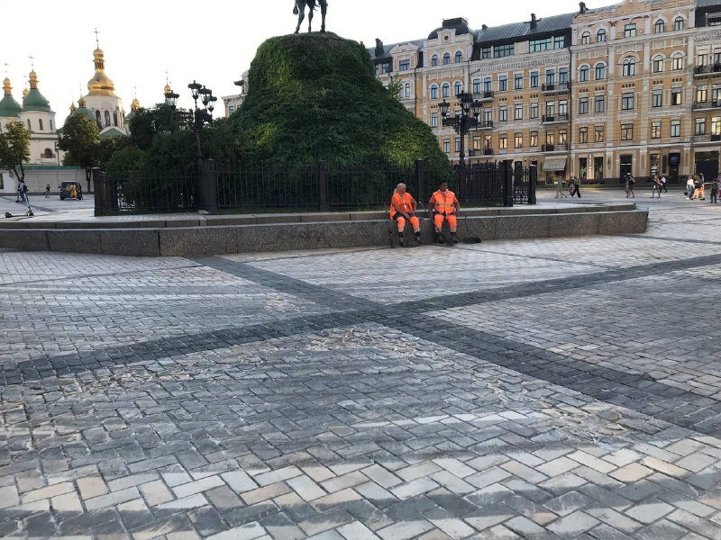 Скандальный дрифт от Red Bull на Софийской площади: во сколько оценивают ущерб городу 3