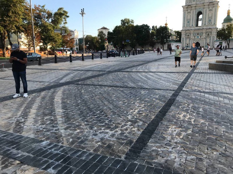 Скандальный дрифт от Red Bull на Софийской площади: во сколько оценивают ущерб городу 5