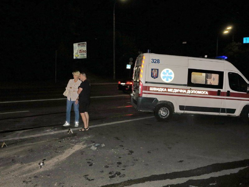 В Киеве лоб в лоб столкнулись Seat и Volkswagen Touareg: водитель хэтчбека погиб на месте 4