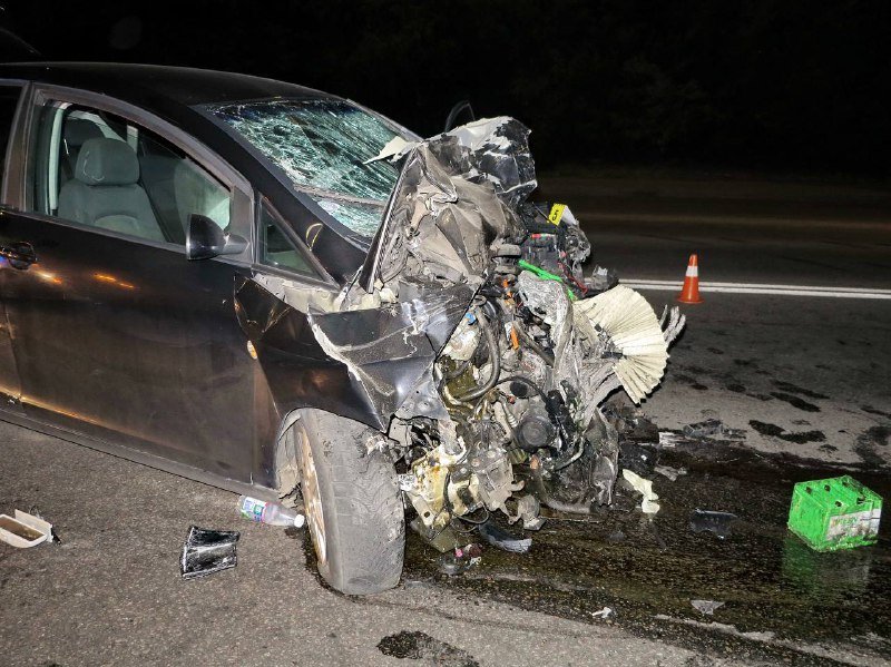 В Киеве лоб в лоб столкнулись Seat и Volkswagen Touareg: водитель хэтчбека погиб на месте 8