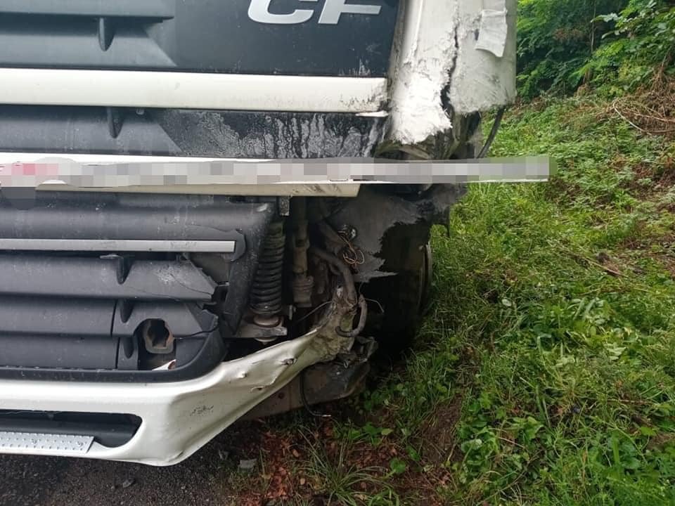 Под Киевом Audi влетел в фуру: в ДТП пострадали дети 1