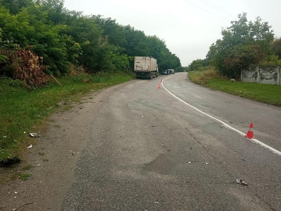 Под Киевом Audi влетел в фуру: в ДТП пострадали дети 2