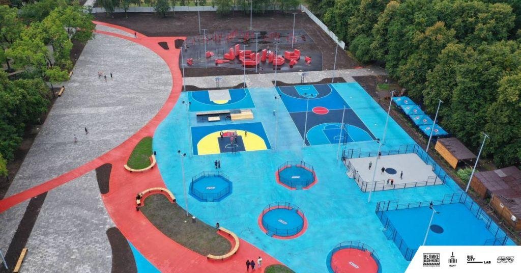 В Киеве на ВДНГ открыли Урбан-парк: как он выглядит с высоты и какие локации доступны для посещения 1