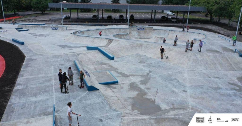 В Киеве на ВДНГ открыли Урбан-парк: как он выглядит с высоты и какие локации доступны для посещения 3