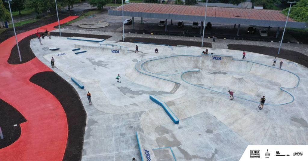 В Киеве на ВДНГ открыли Урбан-парк: как он выглядит с высоты и какие локации доступны для посещения 4