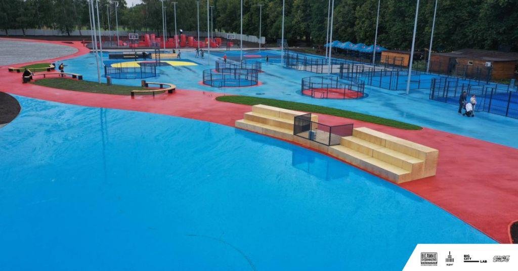 В Киеве на ВДНГ открыли Урбан-парк: как он выглядит с высоты и какие локации доступны для посещения 6