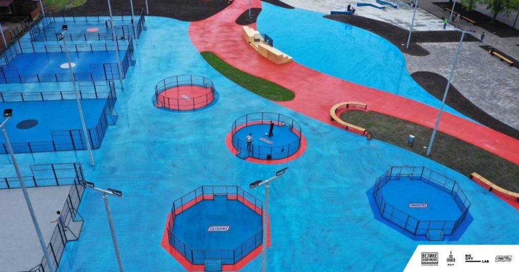 В Киеве на ВДНГ открыли Урбан-парк: как он выглядит с высоты и какие локации доступны для посещения 7