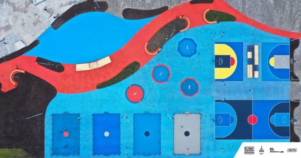 В Киеве на ВДНГ открыли Урбан-парк: как он выглядит с высоты и какие локации доступны для посещения 10