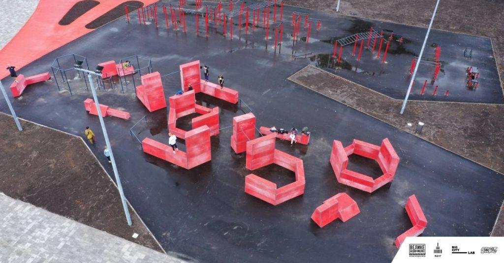 В Киеве на ВДНГ открыли Урбан-парк: как он выглядит с высоты и какие локации доступны для посещения 11