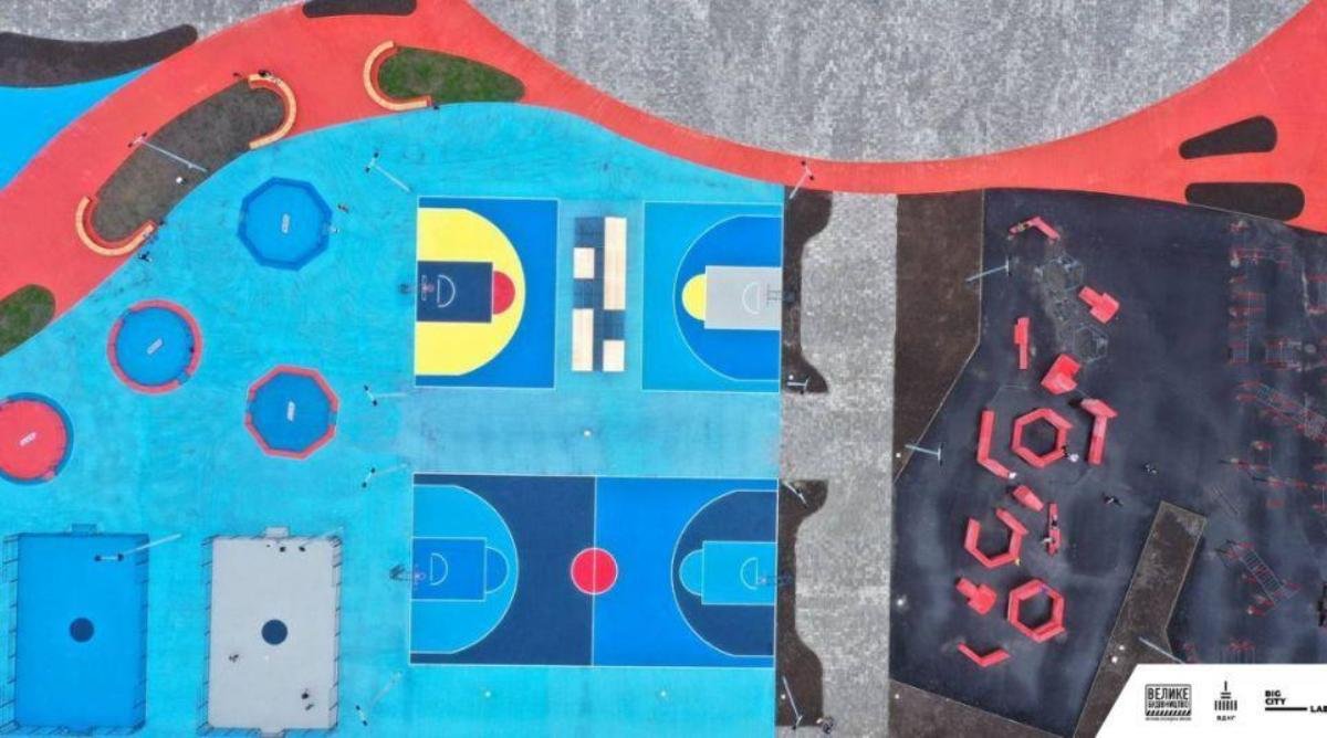 В Киеве на ВДНГ открыли Урбан-парк: как он выглядит с высоты и какие локации доступны для посещения 12