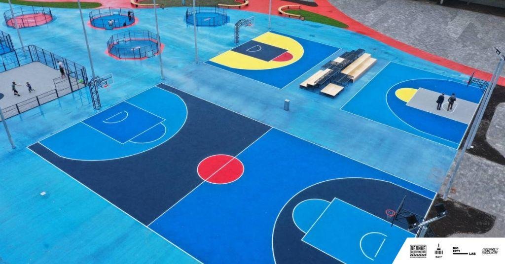 В Киеве на ВДНГ открыли Урбан-парк: как он выглядит с высоты и какие локации доступны для посещения 13